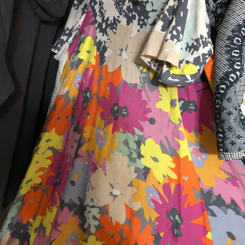 Floral midi dress. Flowy.